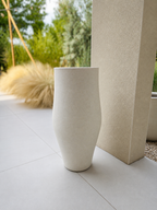 Grand pot en terre cuite beige au design contemporain, idéal pour une terrasse, un jardin ou une entrée.